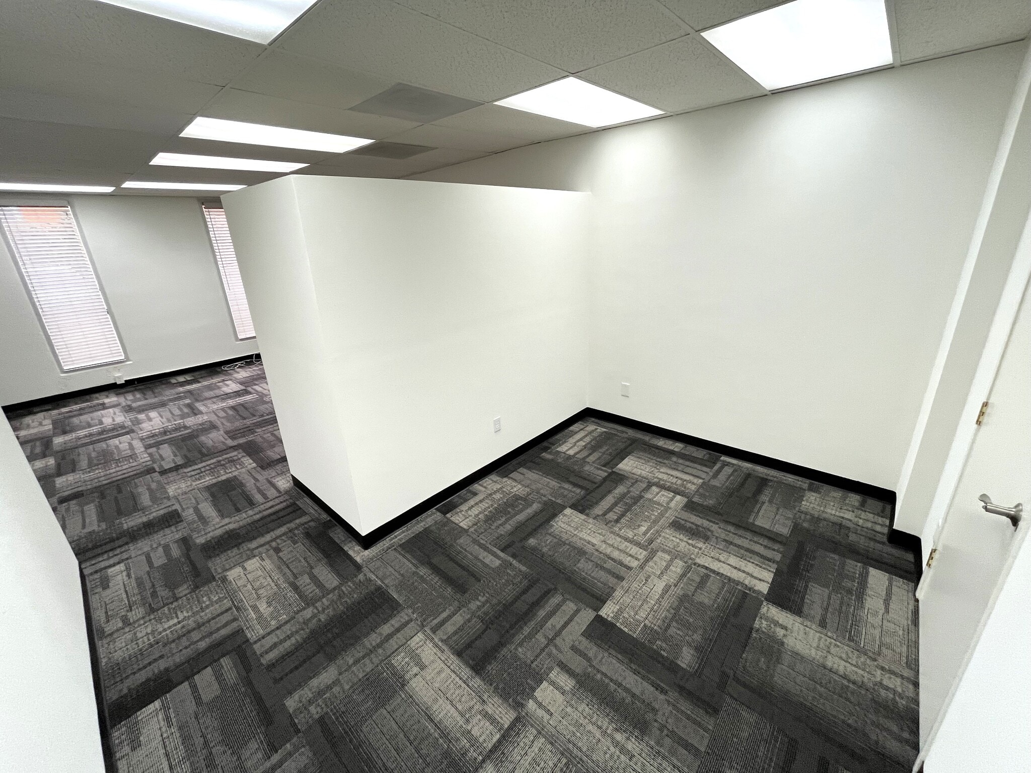 595 W Lambert Rd, Brea, CA à louer Photo intérieure- Image 1 de 8