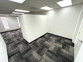 595 W Lambert Rd, Brea, CA à louer Photo intérieure- Image 1 de 8