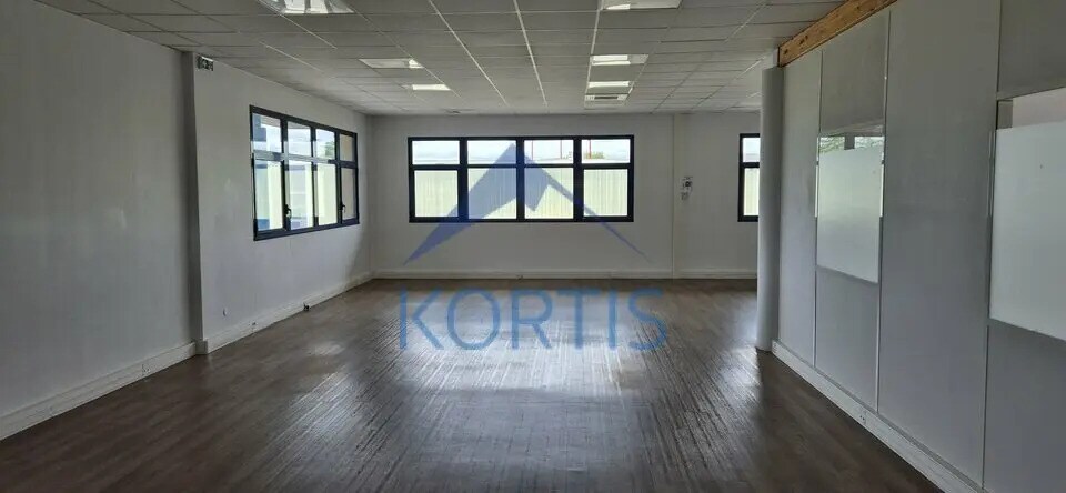 Office in Bron for lease - Building Photo - Image 3 of 7