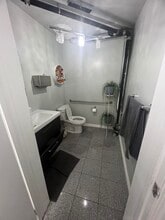 4004 97th St NW, Edmonton, AB à louer Photo intérieure- Image 2 de 9