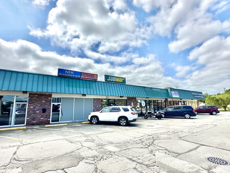 401-427 Cleveland St, Elyria, OH for lease - Building Photo - Image 3 of 9