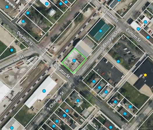 325 S Chicago St, Lincoln, IL for sale - Building Photo - Image 1 of 7
