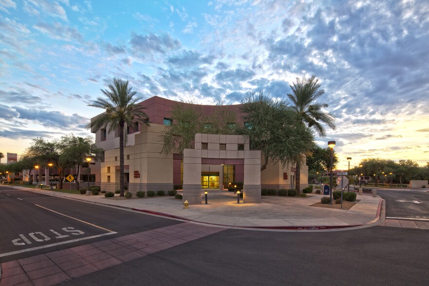 10210 N 92nd St, Scottsdale, AZ à louer - Photo du bâtiment - Image 2 de 7