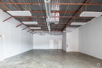 7702-7760 Spalding Dr, Norcross, GA à louer Photo intérieure- Image 1 de 2