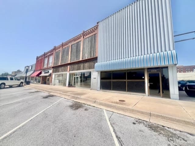 210 W 9th St, Coffeyville, KS à vendre - Photo du bâtiment - Image 2 de 11