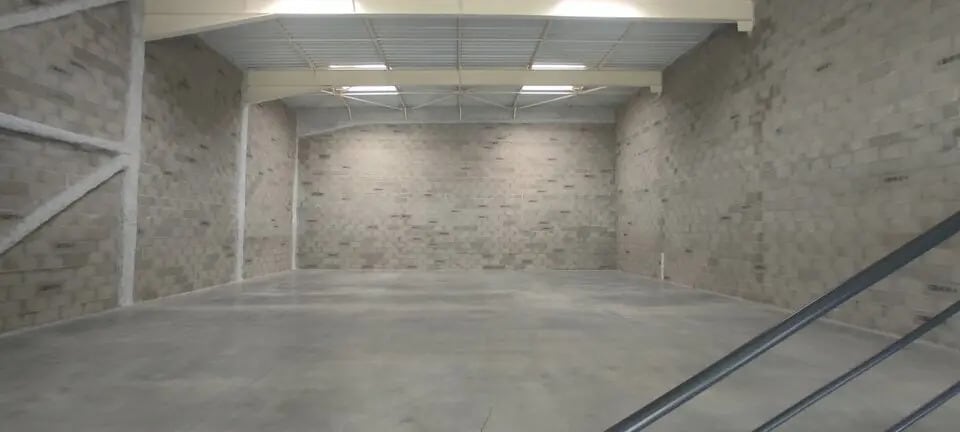 Flex in Tignieu-Jameyzieu for lease - Interior Photo - Image 1 of 12