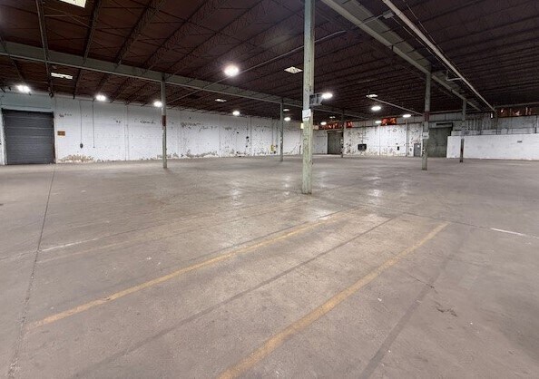 1098-1100 NW 159th Dr, Miami, FL à louer - Photo du bâtiment - Image 3 de 5