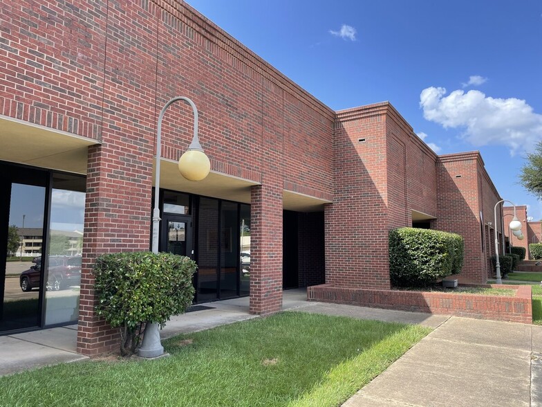 2120 Bert Kouns Industrial Loop, Shreveport, LA for lease - Building Photo - Image 2 of 5