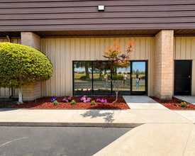 105 W Dakota Ave, Clovis, CA à louer Photo du bâtiment- Image 1 de 3