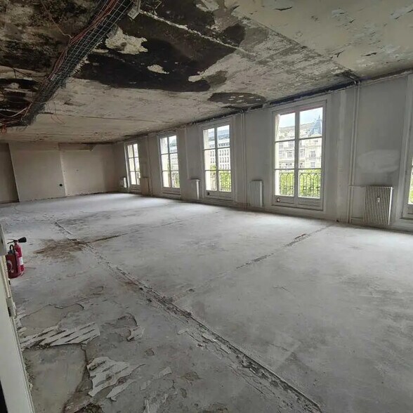 Office in Paris for lease - Interior Photo - Image 2 of 4