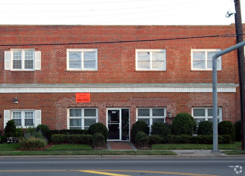 390 Old Country Rd, Garden City, NY for lease - Primary Photo - Image 1 of 3