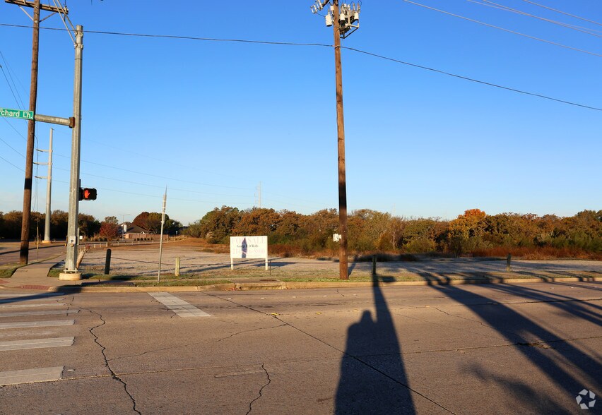 Bellaire Blvd, Lewisville, TX à vendre - Photo du bâtiment - Image 3 de 3