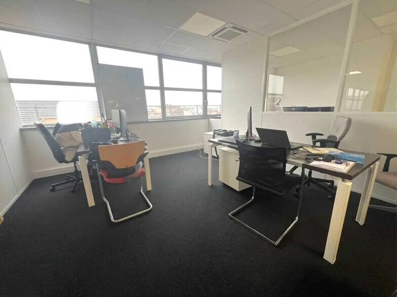 Office in Alfortville for lease - Interior Photo - Image 2 of 6