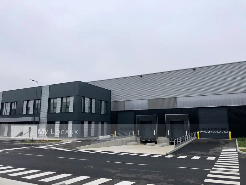 Industriel dans Le Bourget à louer - Photo du bâtiment - Image 2 de 4