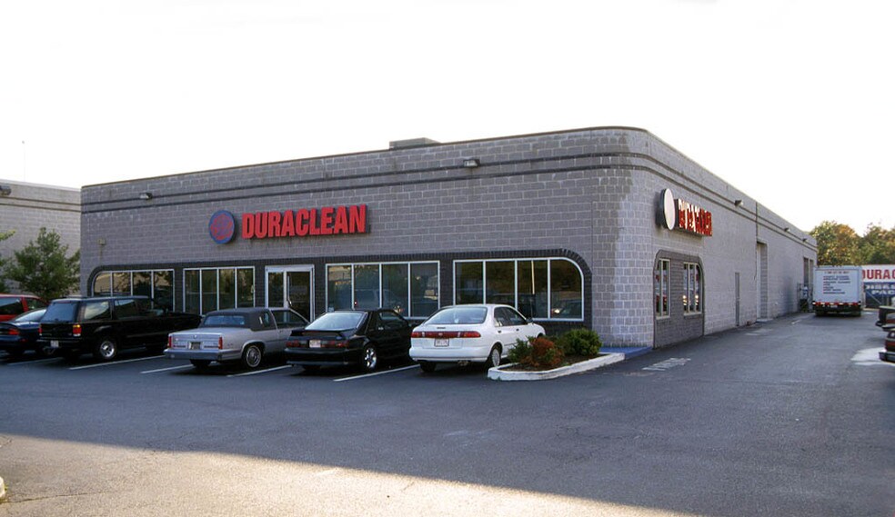 28 Old Dock Rd, Yaphank, NY à vendre - Photo du bâtiment - Image 2 de 15