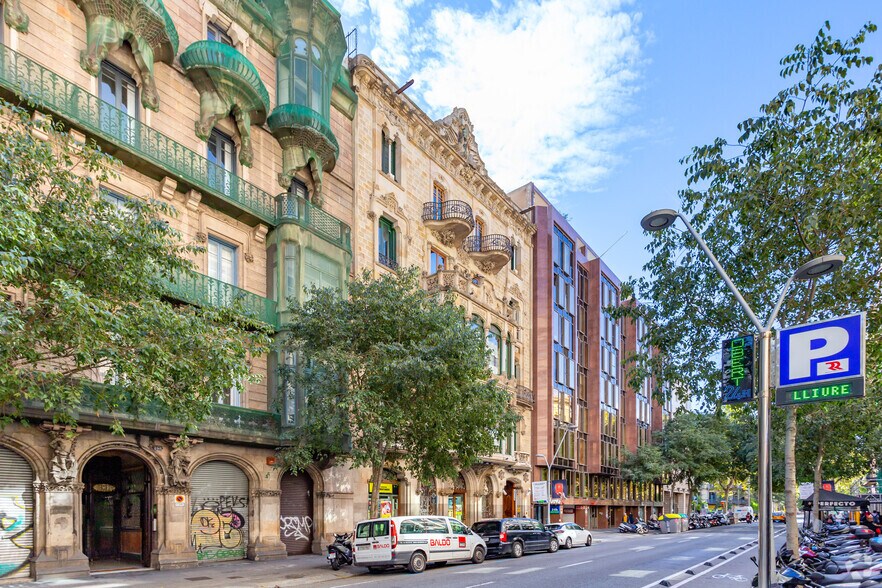 Carrer de la Diputació, 246, Barcelone, Barcelona à louer - Photo du bâtiment - Image 3 de 5