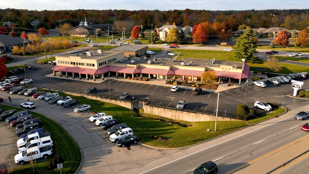 11001-11039 Montgomery Rd, Symmes Township, OH for lease - Building Photo - Image 2 of 8