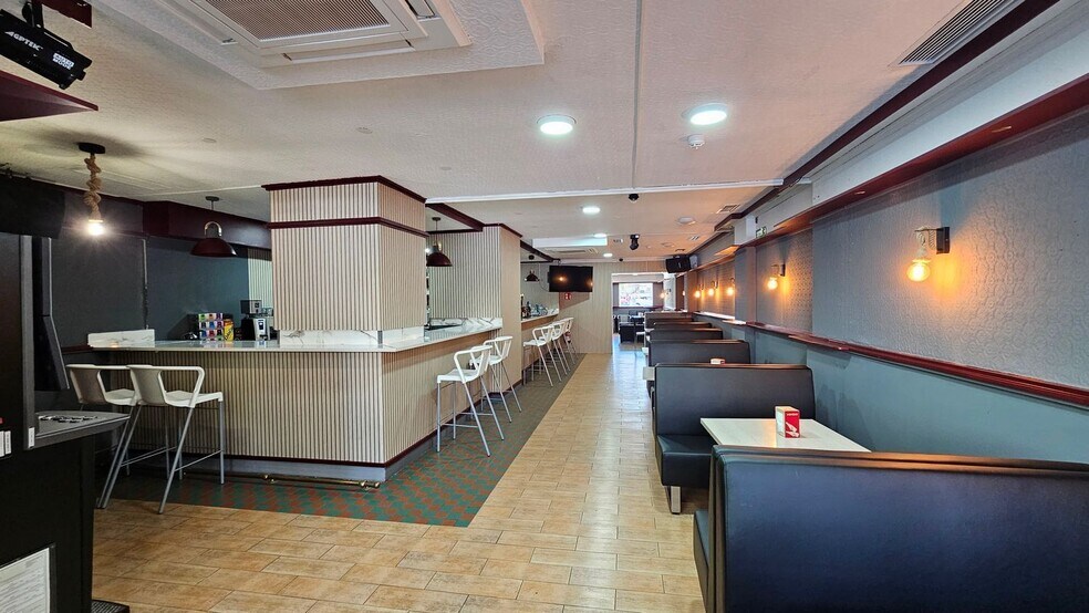 Retail in Pamplona for sale - Interior Photo - Image 2 of 30