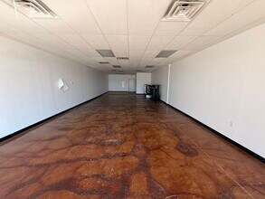 800-828 W Edmond Rd, Edmond, OK for lease Interior Photo- Image 1 of 2