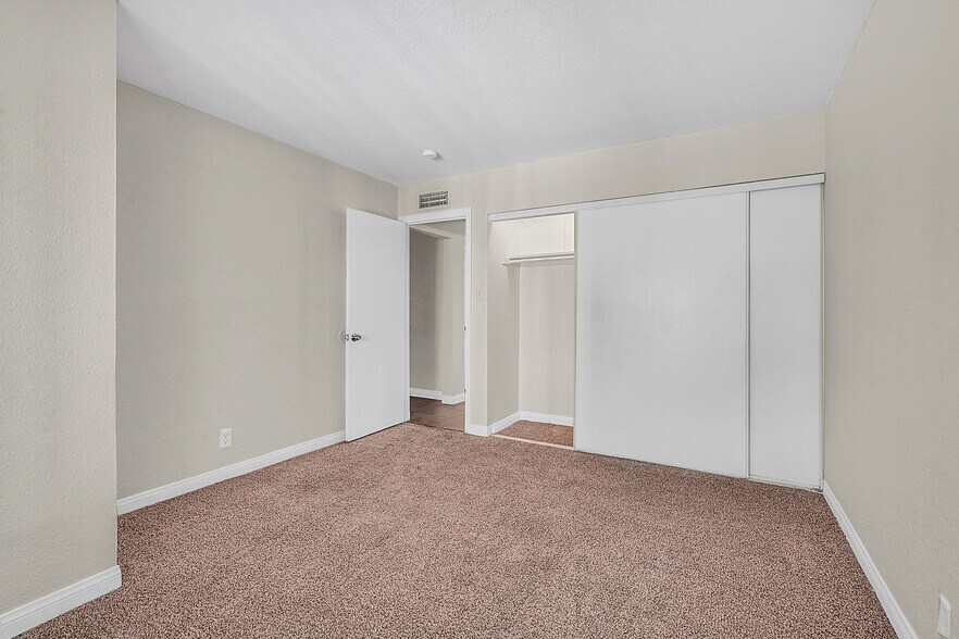 2205 Sunrise Ave, Las Vegas, NV à vendre - Photo intérieure - Image 3 de 4