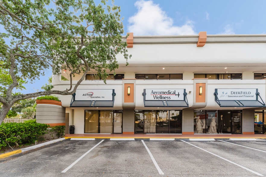 2061 NW 2nd Ave, Boca Raton, FL à louer - Photo principale - Image 1 de 31