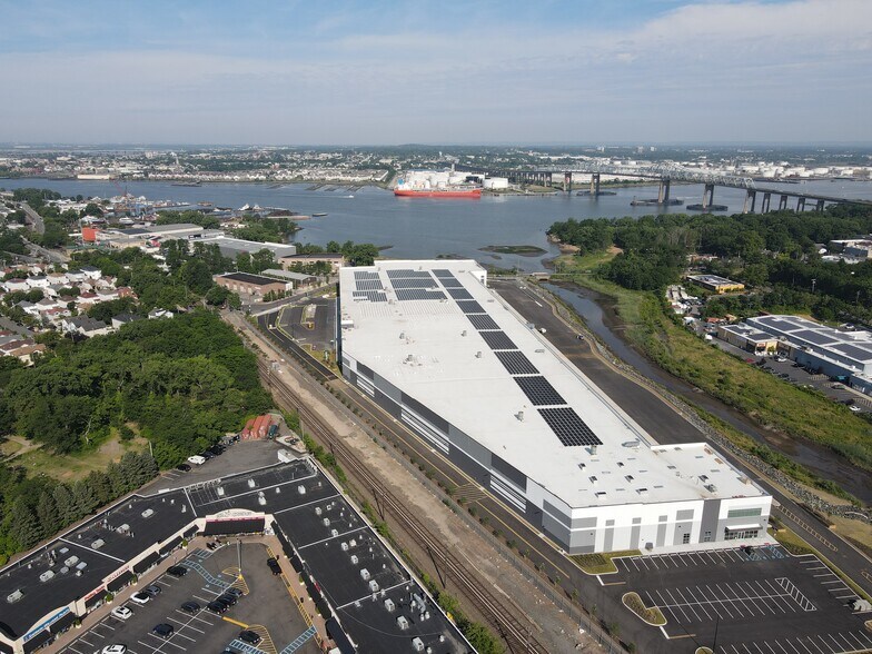 1 Nassau Pl, Staten Island, NY à louer - Photo du bâtiment - Image 2 de 20