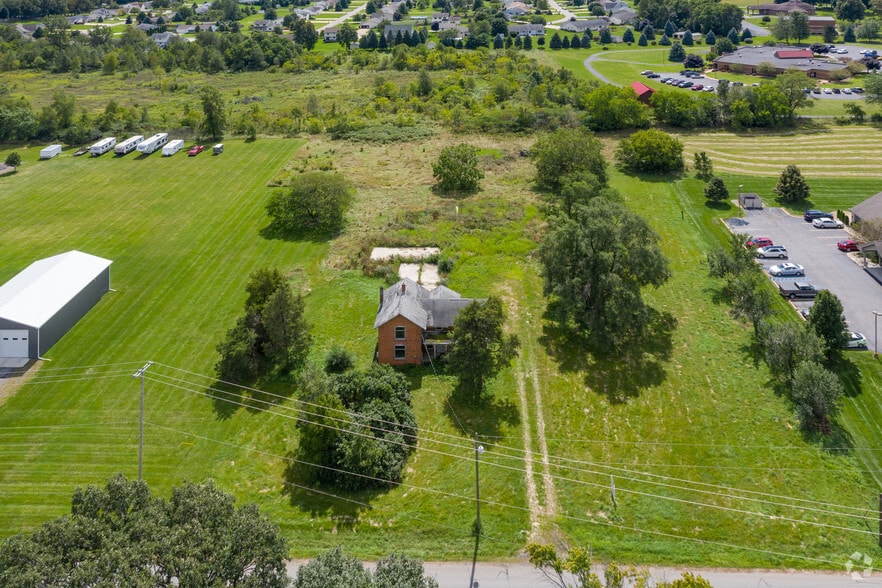 1206 W Russell Rd, Tecumseh, MI à vendre - Photo du bâtiment - Image 2 de 3
