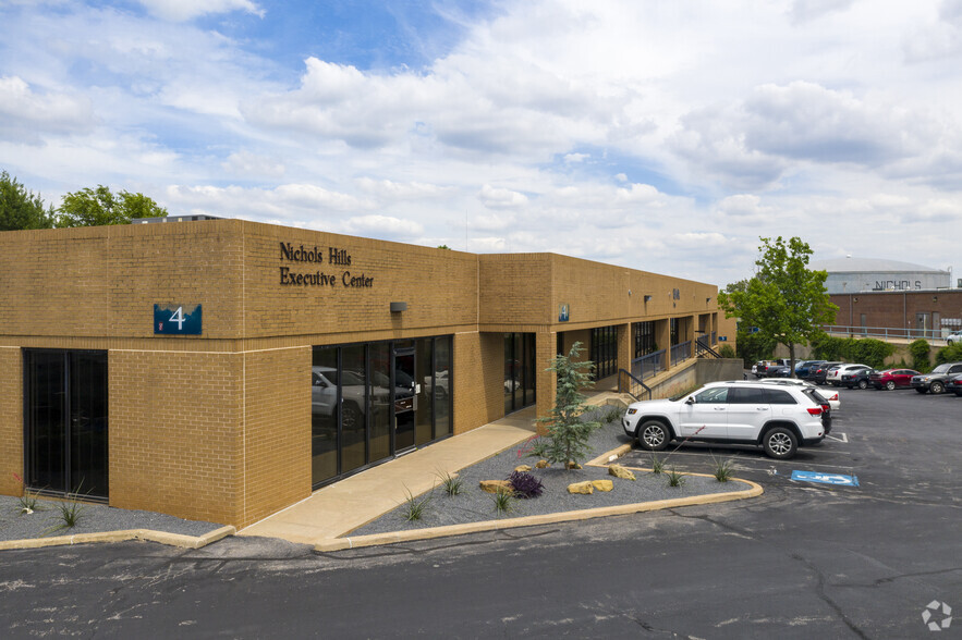 1000 W Wilshire Blvd, Oklahoma City, OK for lease - Building Photo - Image 2 of 20