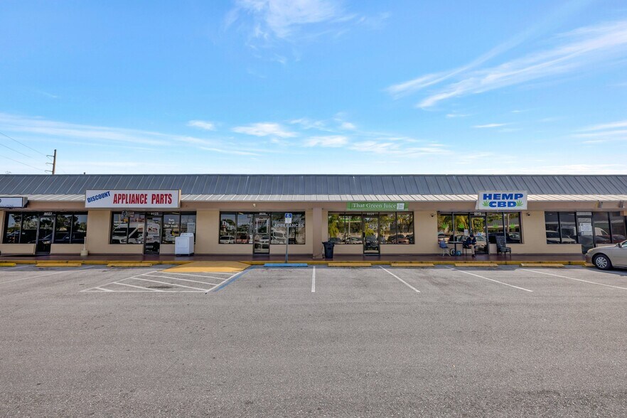 7991-8031 S Us-1 Hwy, Port Saint Lucie, FL à louer - Photo principale - Image 1 de 32