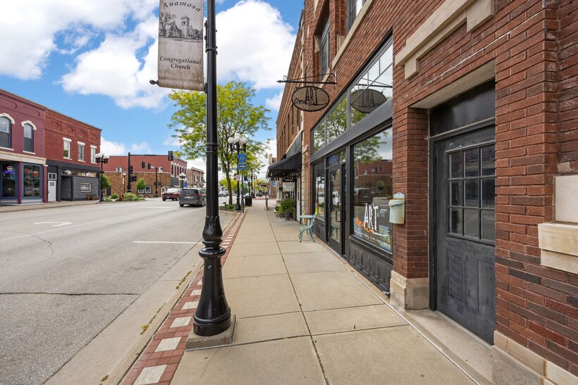 106 E Main St, Anamosa, IA à louer - Photo du bâtiment - Image 2 de 4