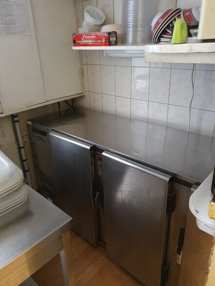 Retail in Paris for lease - Building Photo - Image 3 of 7