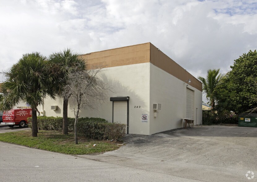 240 SE 2nd Ave, Delray Beach, FL à louer - Photo du bâtiment - Image 1 de 3