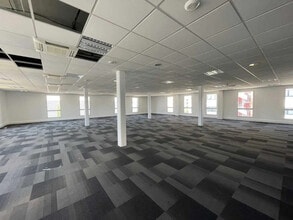 11 Rue Aimé Cotton, Saint-Priest for lease Interior Photo- Image 1 of 13