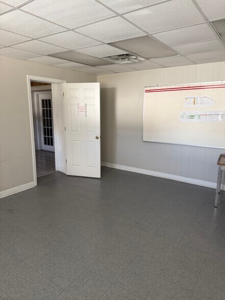 2309 Dunmore Ct, High Point, NC à louer - Photo du bâtiment - Image 3 de 6