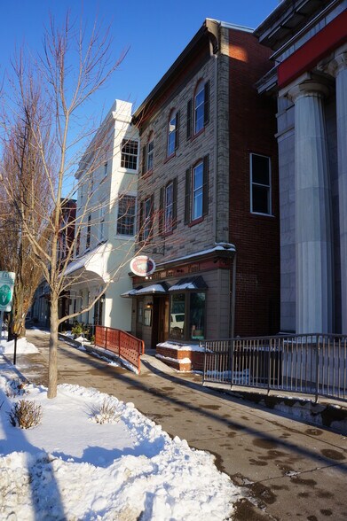 233 Market St, Lewisburg, PA à vendre - Photo du bâtiment - Image 2 de 10