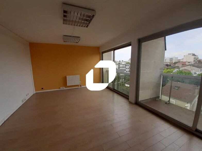 Office in Saint-Maur-des-Fossés for lease - Interior Photo - Image 1 of 7