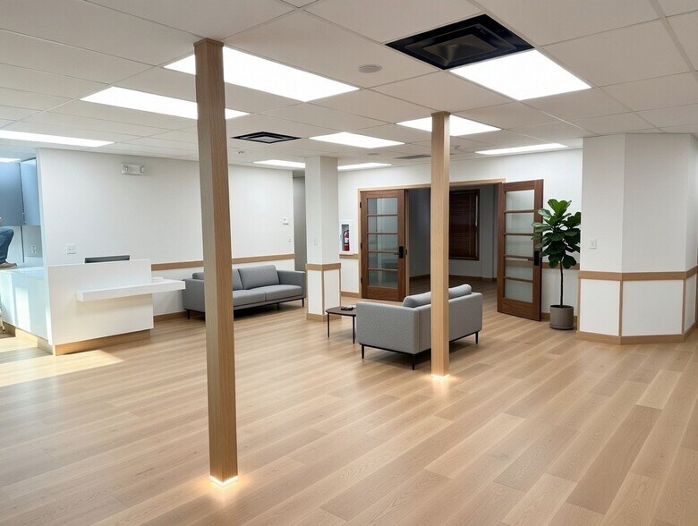 13930 Gold Cir, Omaha, NE for lease - Building Photo - Image 3 of 7