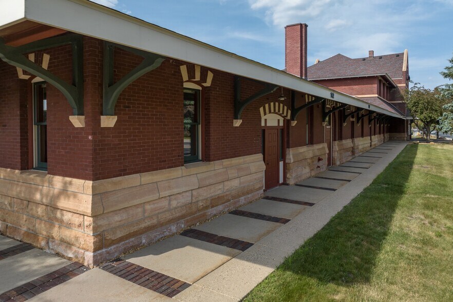 112-142 S Riverfront Dr, Mankato, MN à louer - Photo du bâtiment - Image 3 de 30