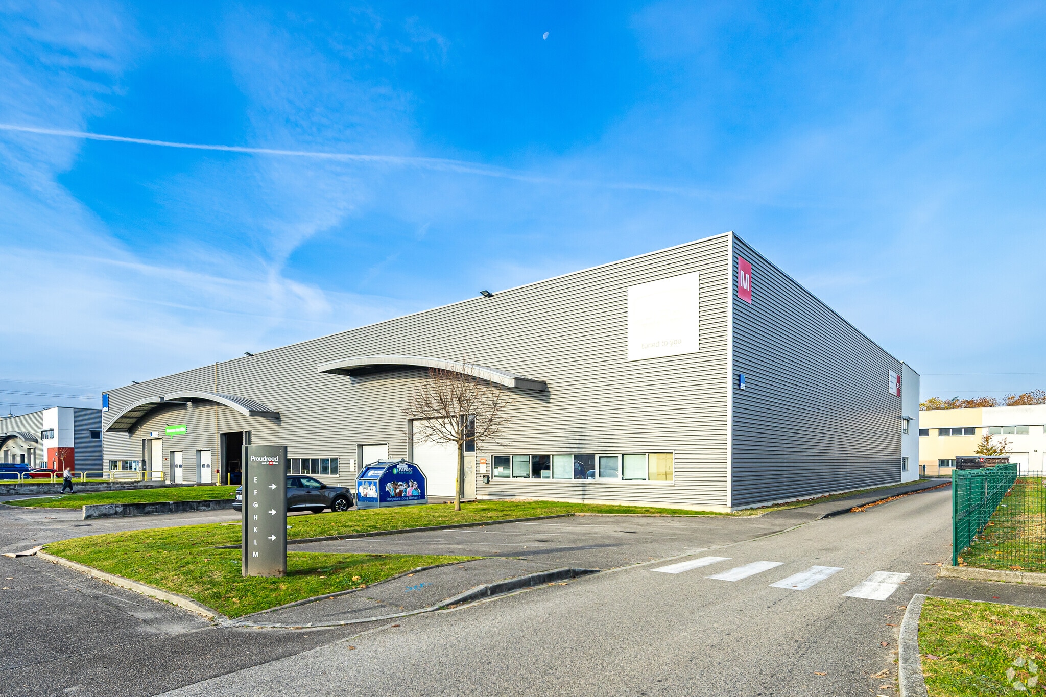 Flex in Saint-Priest for lease Primary Photo- Image 1 of 3