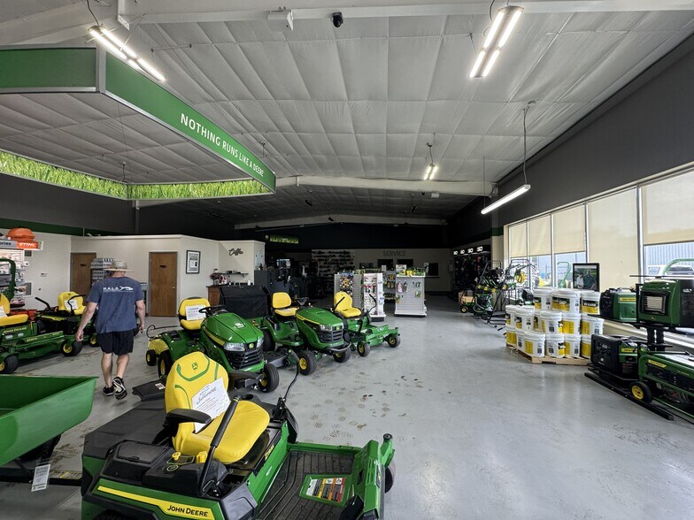 12137 Airline Hwy, Baton Rouge, LA à louer - Photo du bâtiment - Image 3 de 16