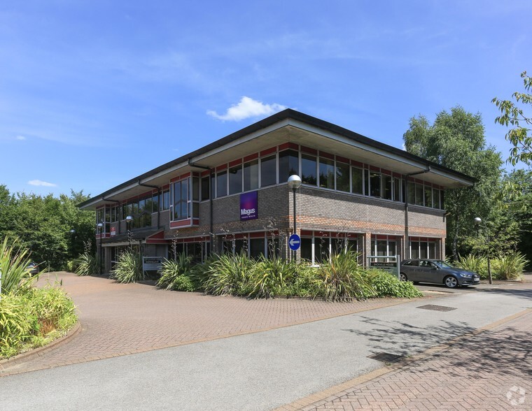 Gatwick Rd, Crawley for sale - Primary Photo - Image 1 of 1