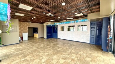 18000 Ventura Blvd, Encino, CA for lease Interior Photo- Image 1 of 3