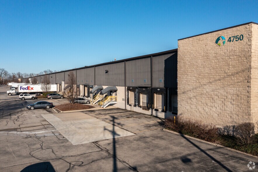 4750 Lake Forest Dr, Blue Ash, OH à louer - Photo du bâtiment - Image 1 de 10