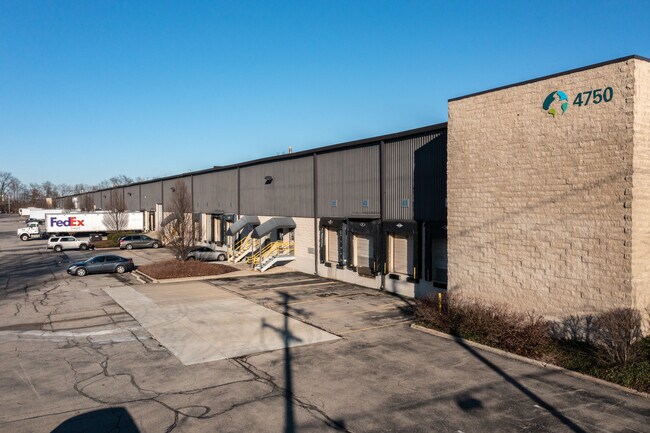 Plus de détails pour 4750 Lake Forest Dr, Blue Ash, OH - Industriel à louer