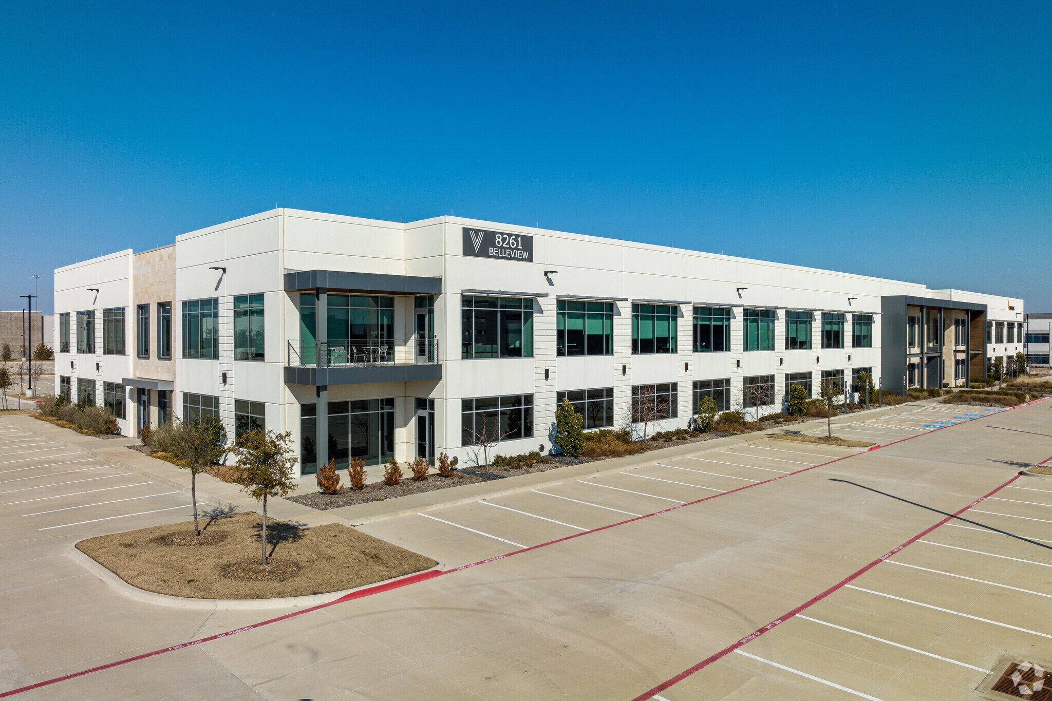 8261 Belleview Dr, Plano, TX à louer Photo du bâtiment- Image 1 de 22