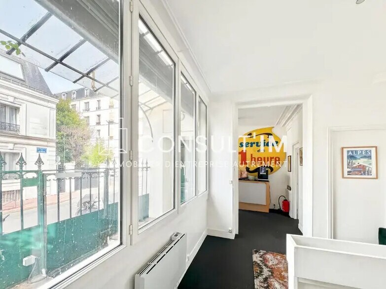Office in Asnières-sur-Seine for lease - Interior Photo - Image 1 of 7
