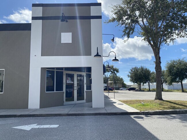 Plus de détails pour 5952-6012 Clark Center Ave, Sarasota, FL - Bureau, Bureau/Commerce de détail à louer