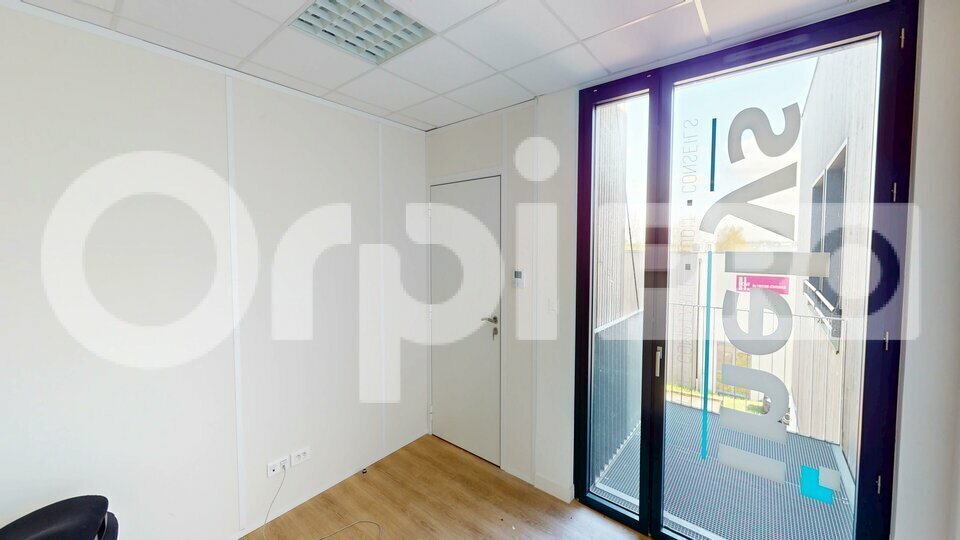 Office in Montanay for lease - Interior Photo - Image 2 of 4