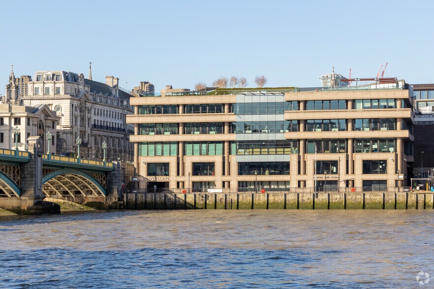 10 Queen Street Pl, Londres à louer - Photo du bâtiment - Image 3 de 16