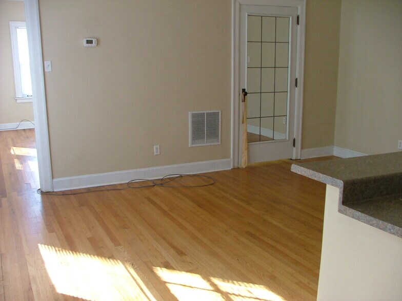 317 E 38th St, Indianapolis, IN à vendre - Photo du bâtiment - Image 3 de 22